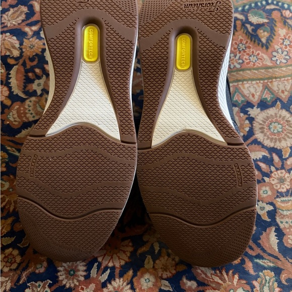 NEW without tags Florsheim kids size 2.5 boys Leather Shoes. Navy blue. Comfy! - Picture 3 of 6